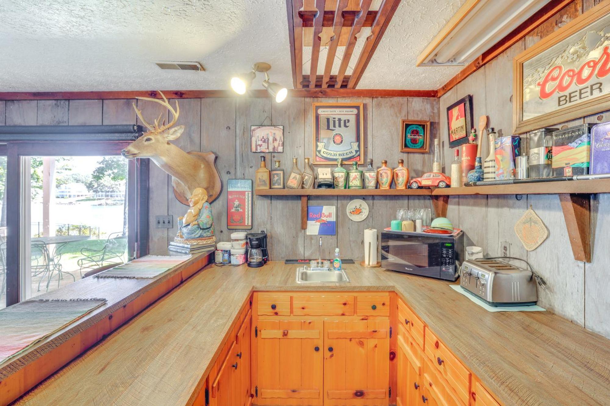 Smith Mountain Lake Retreat With Private Beach! Huddleston Bagian luar foto