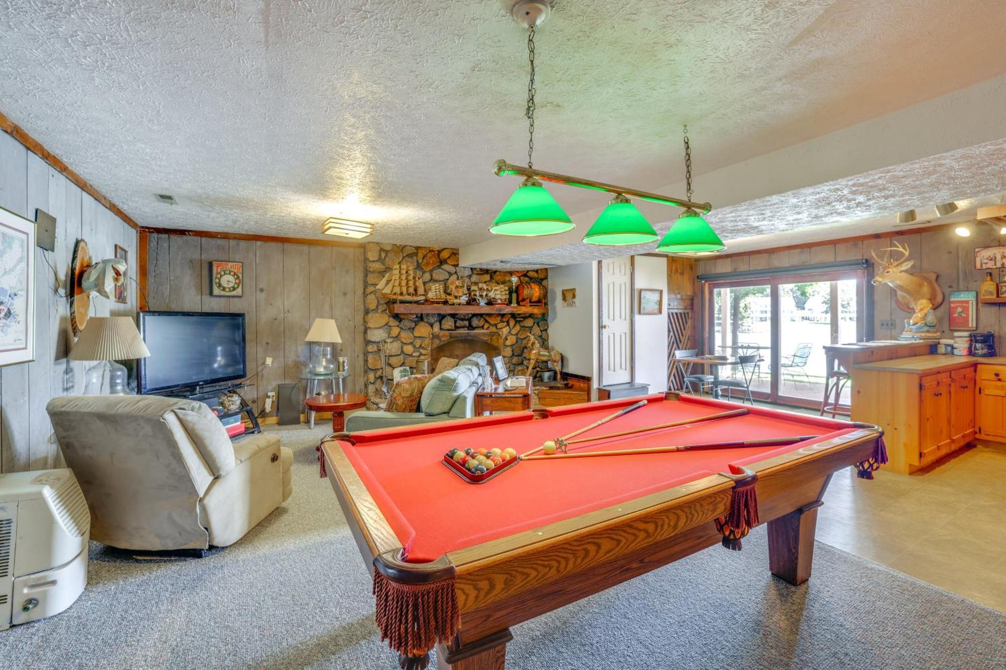 Smith Mountain Lake Retreat With Private Beach! Huddleston Bagian luar foto
