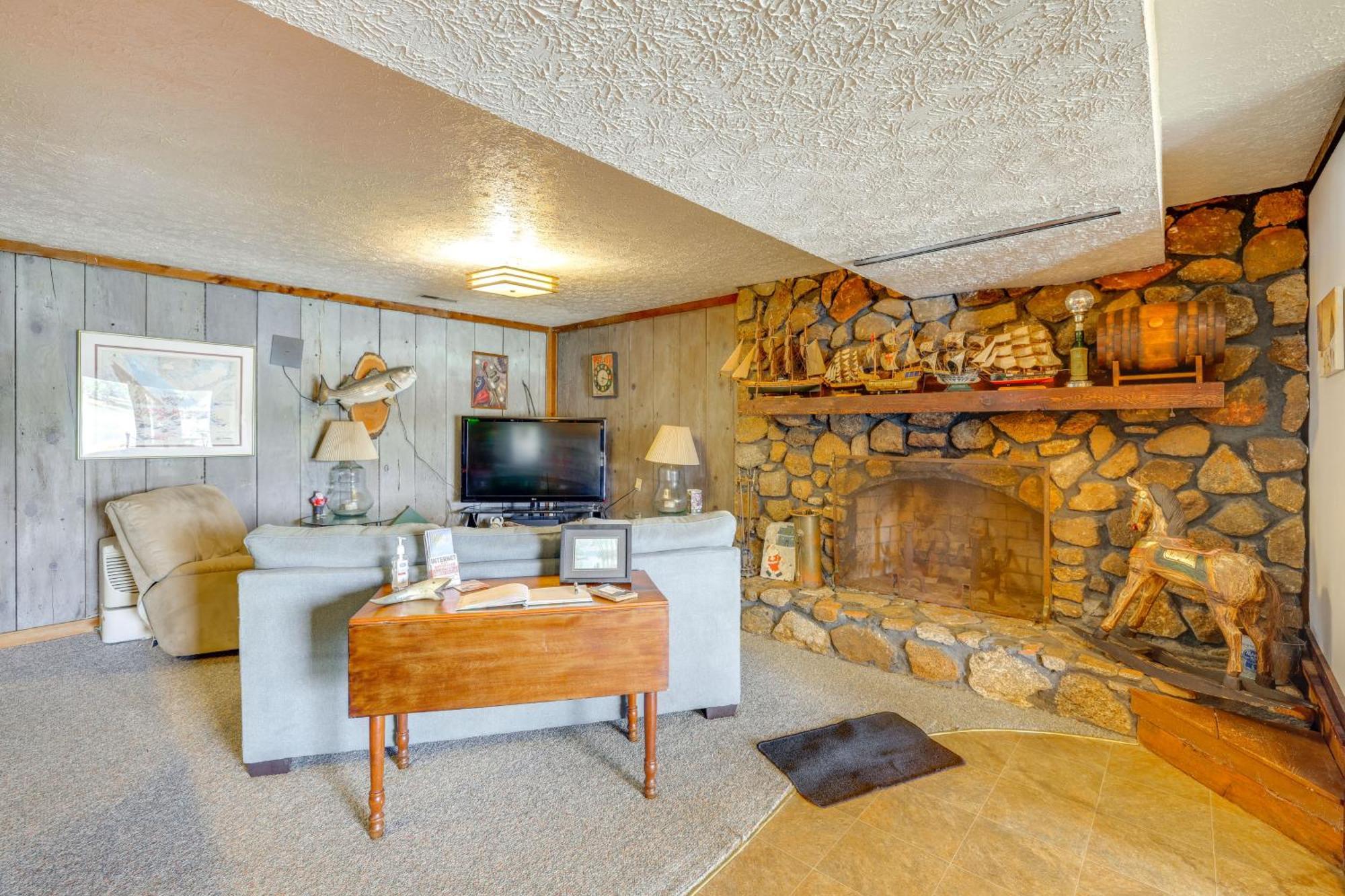 Smith Mountain Lake Retreat With Private Beach! Huddleston Bagian luar foto