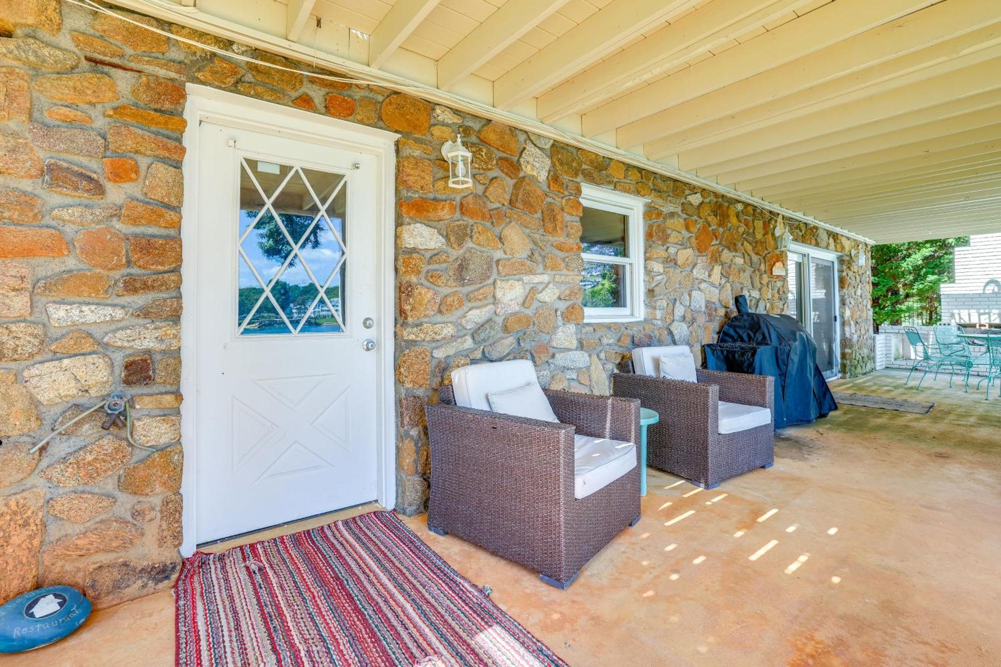 Smith Mountain Lake Retreat With Private Beach! Huddleston Bagian luar foto